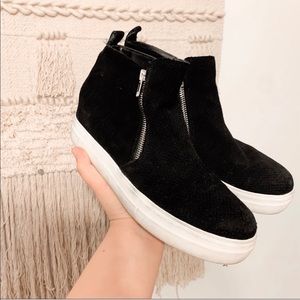 steve madden | black wedgie platform sneakers
